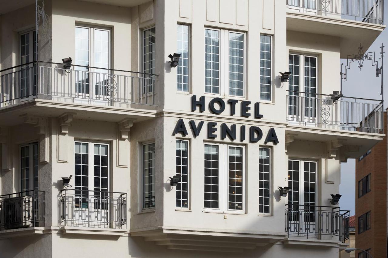 Hotel Avenida Pamplona Bagian luar foto