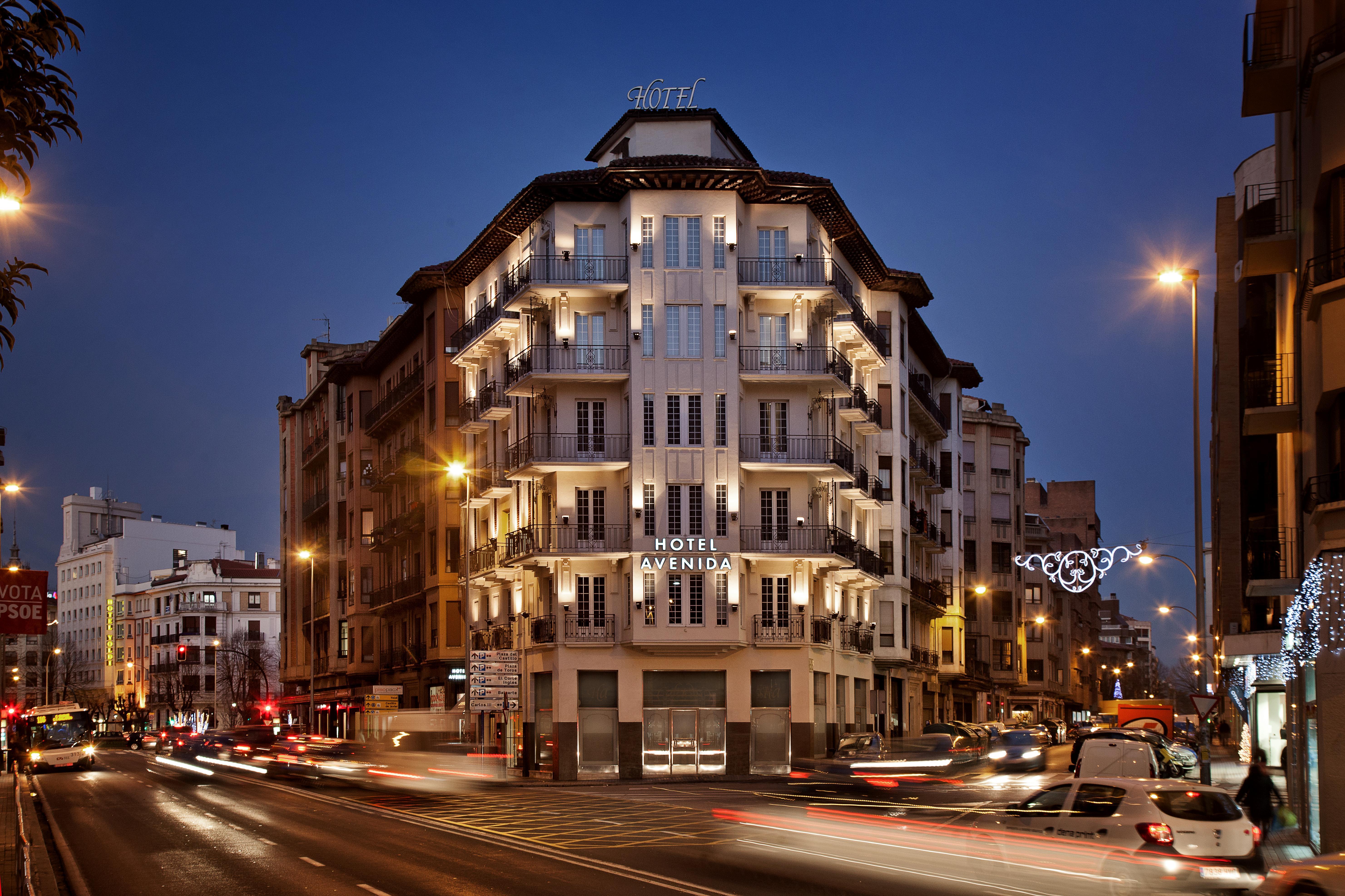 Hotel Avenida Pamplona Bagian luar foto
